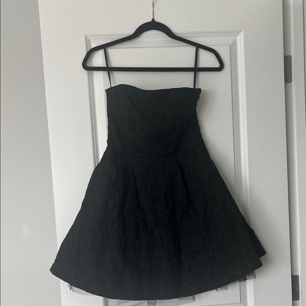 Elle Sophisticated Black Dress